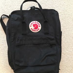 Black Fjallraven Kanken Pack